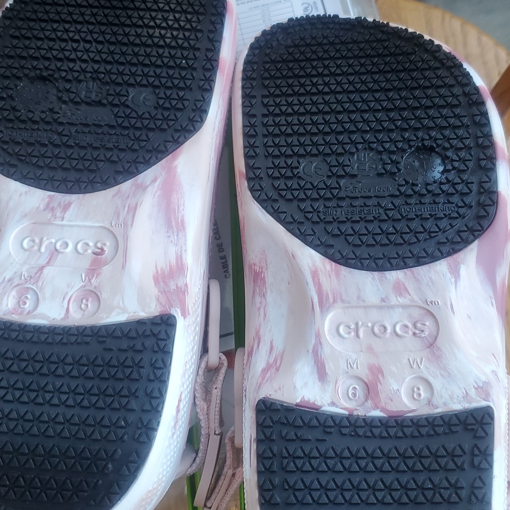 CROCS Pink Marble Print Classic Clog NWT Men 6 Women 8 - Picture 3 of 5